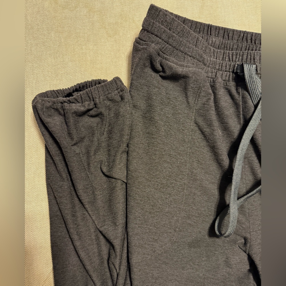 Oiselle Lux Jogger Sweatpants. Black Size Small. - Picture 7 of 7